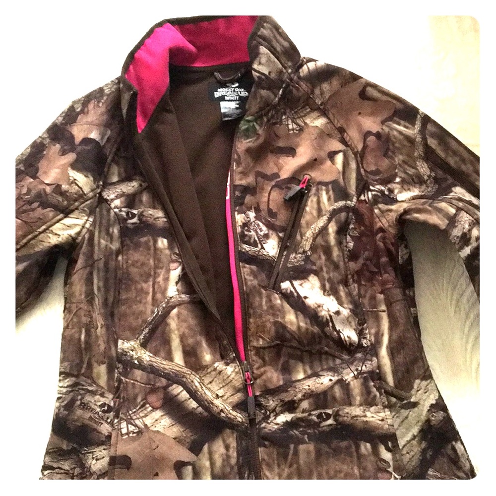 Women’s mossy oak jacket.